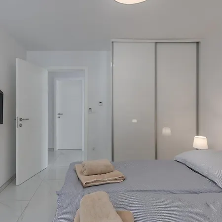 Apartmán Luxury Pool With Sea View - Happy