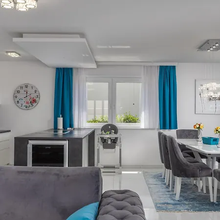 Luxury Pool With Sea View - Happy Apartmán