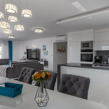 Apartmán Luxury Pool With Sea View - Happy *