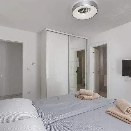 Apartmán Luxury Pool With Sea View - Happy