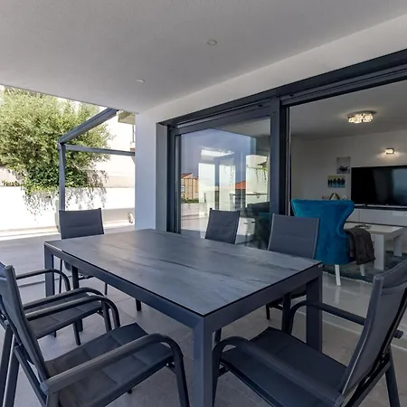 Luxury Pool With Sea View - Happy