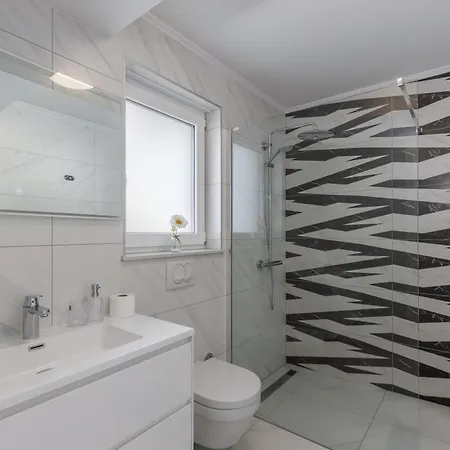 Luxury Pool With Sea View - Happy Apartmán *