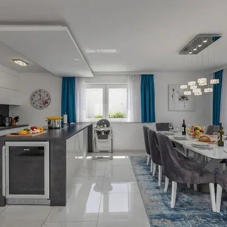Luxury Pool With Sea View - Happy Crikvenica