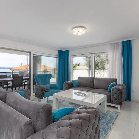 Luxury Pool With Sea View - Happy