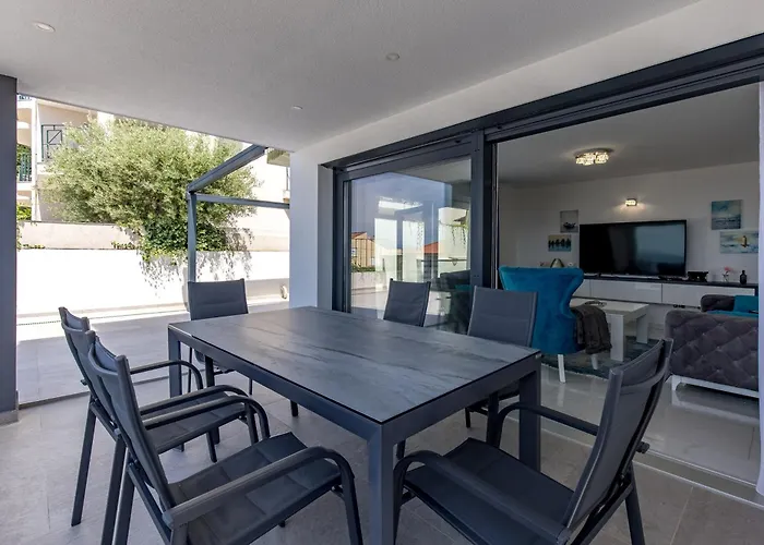 Luxury Pool With Sea View - Happy